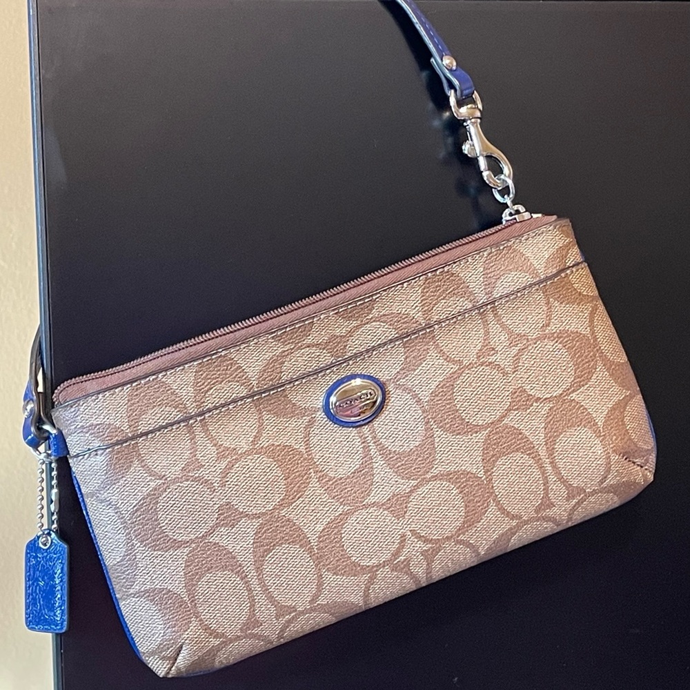 Coach wristlet in signature leather